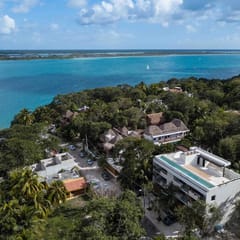MICAELA apartment, pool, AC next to the lagoon
